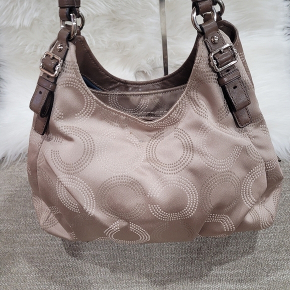 🔹️Coach 🔹️Madison Maggie Op Art Dotted Shoulder Bag - Picture 5 of 11